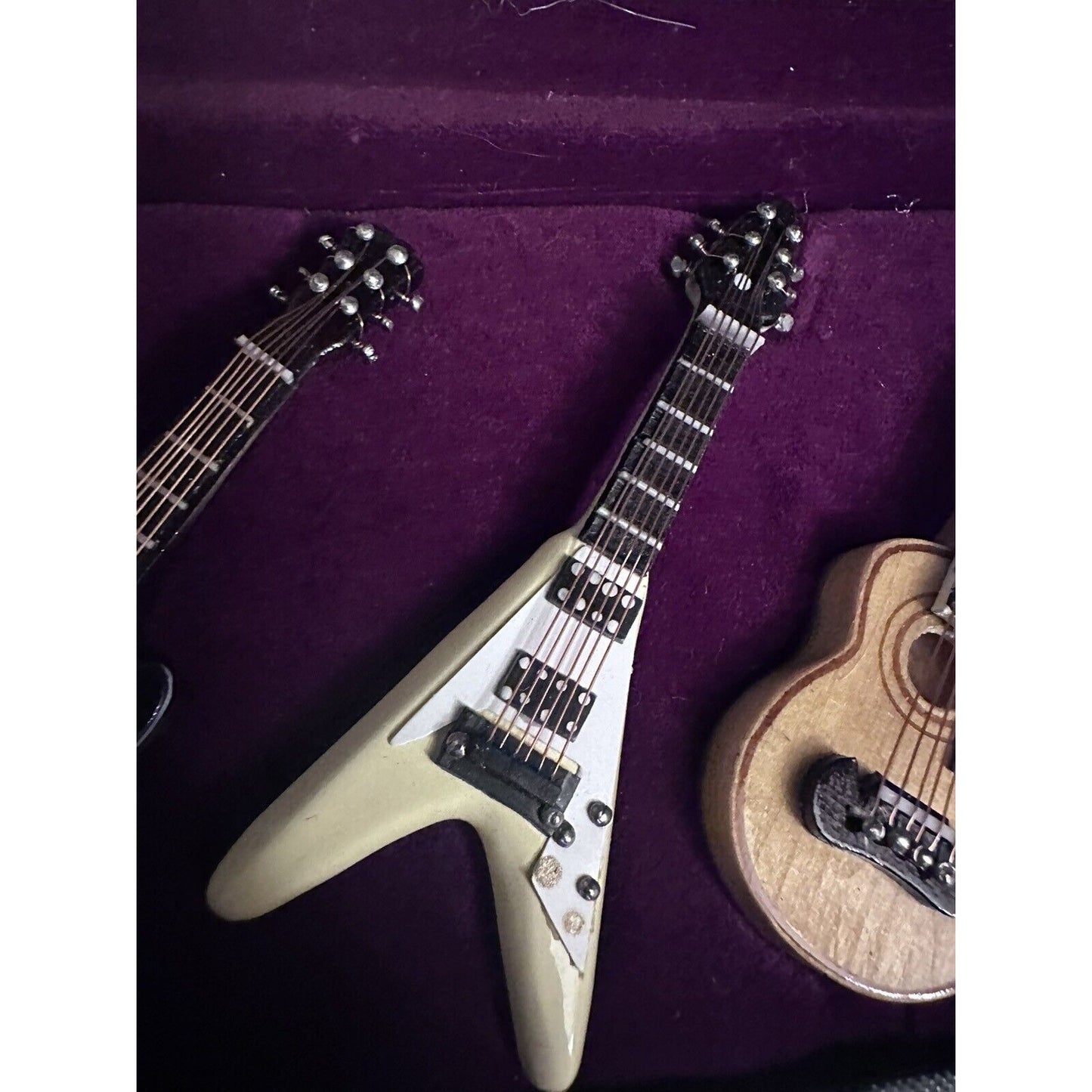 1997 Gibson Miniature Wood Guitar Pins 05702 of 10,000 With Case