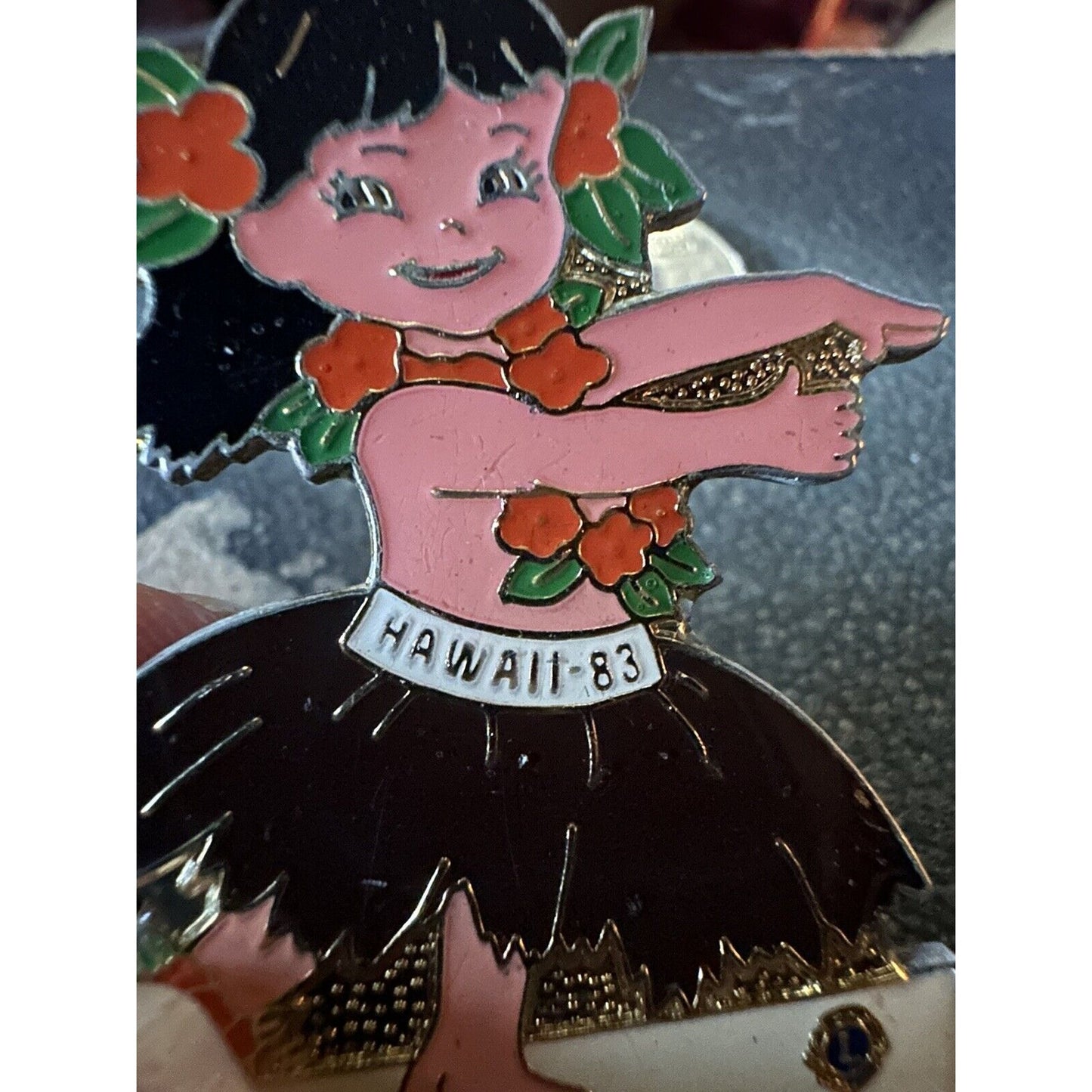 Hula Girl LIONS CLUB HAWAII & FLORIDA & GRAND BAHAMA 1983 TRADER PIN Vtg