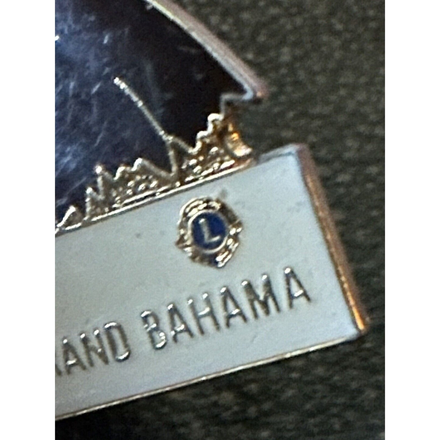 Hula Girl LIONS CLUB HAWAII & FLORIDA & GRAND BAHAMA 1983 TRADER PIN Vtg