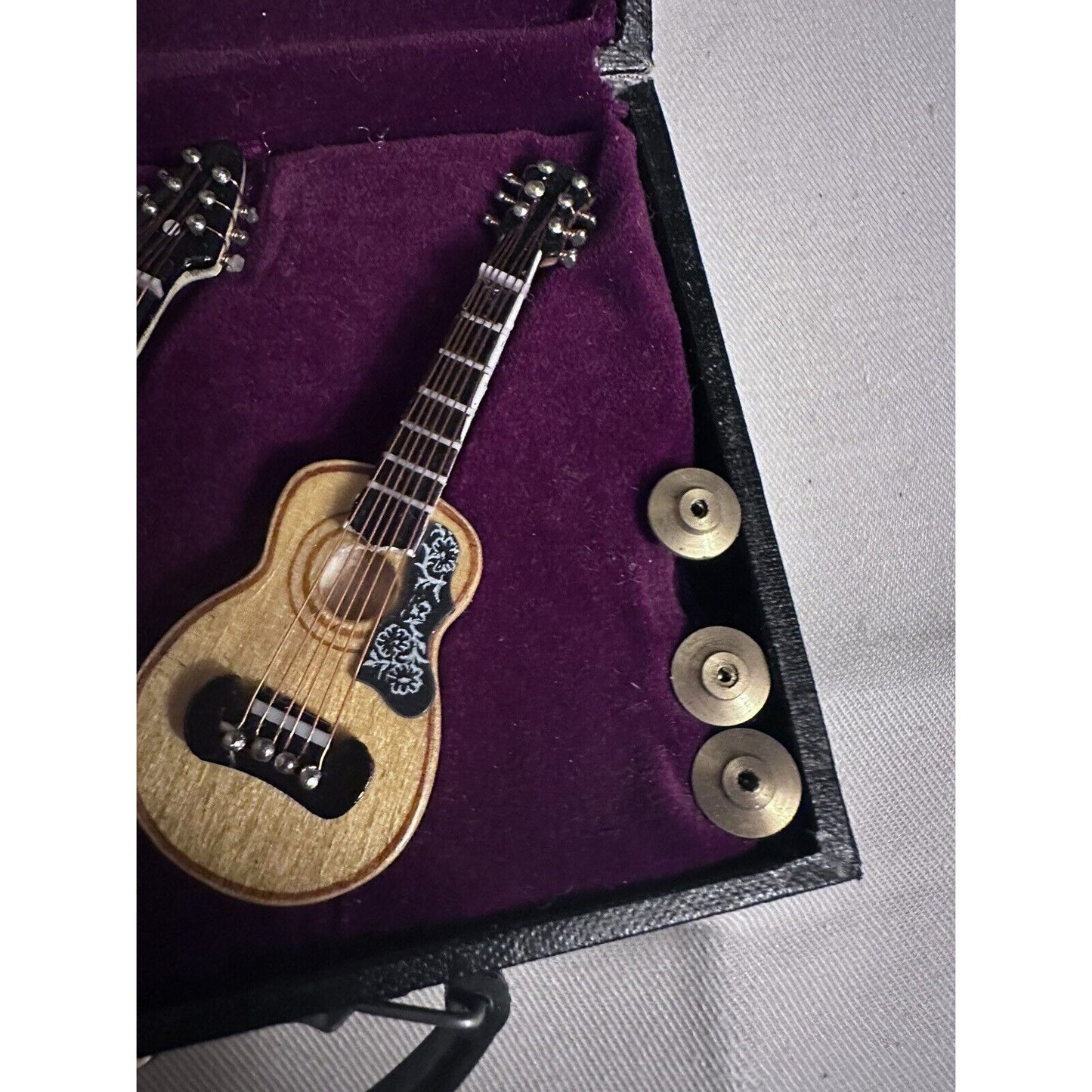 1997 Gibson Miniature Wood Guitar Pins 05702 of 10,000 With Case