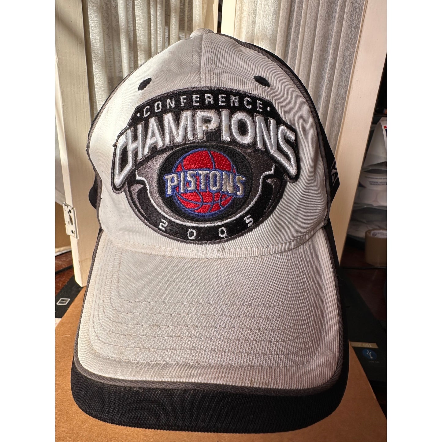 2005 NBA Finals Conference Champions Detroit Pistons Reebok Cap hat Black White