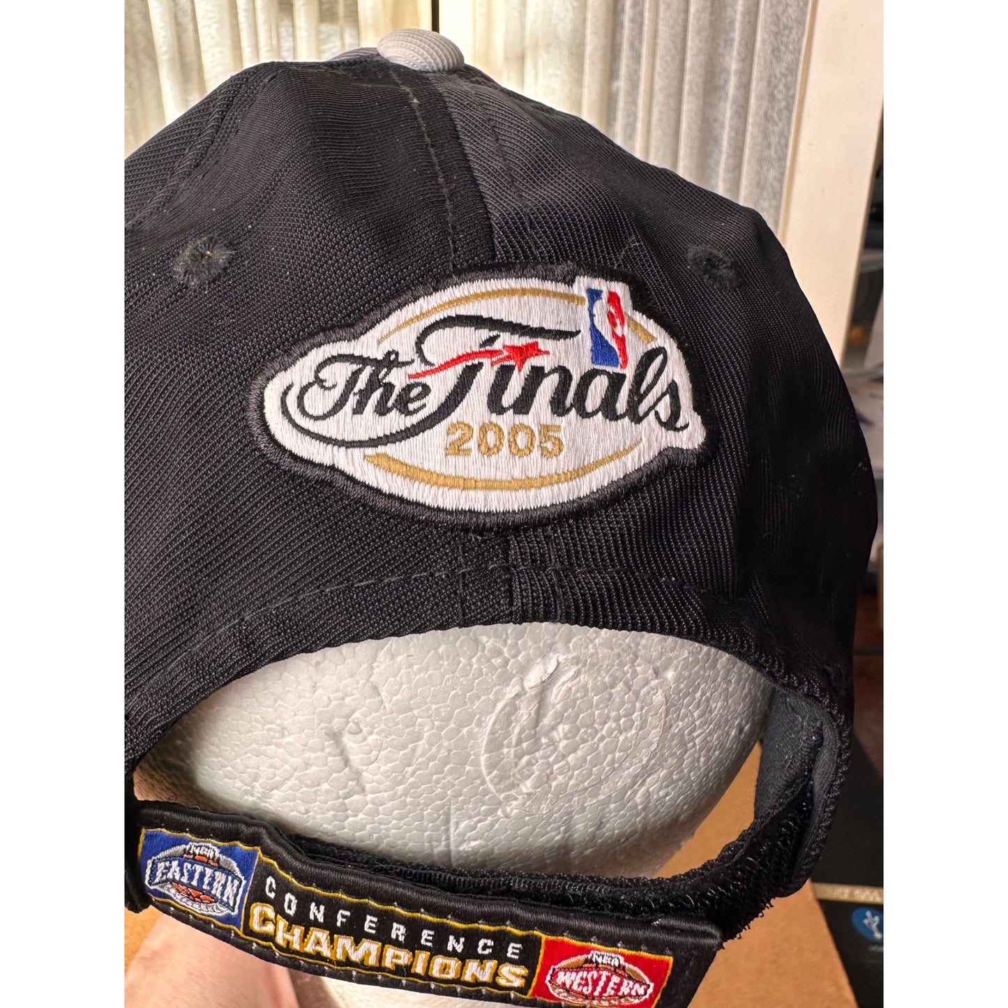 2005 NBA Finals Conference Champions Detroit Pistons Reebok Cap hat Black White