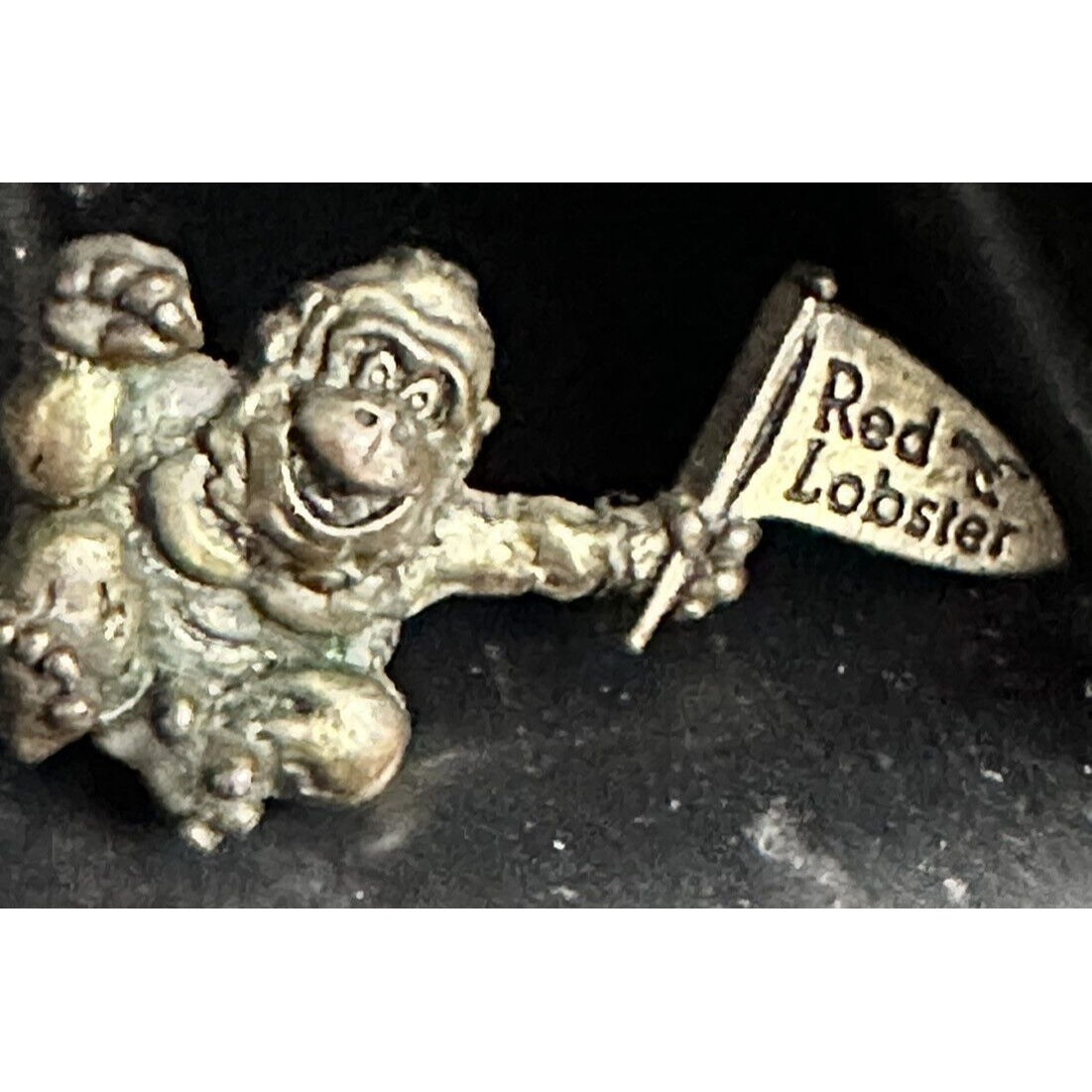 Red Lobster Pinback Gorilla Flag Happy Food Restaurant Hat Cap Tie vtg pin