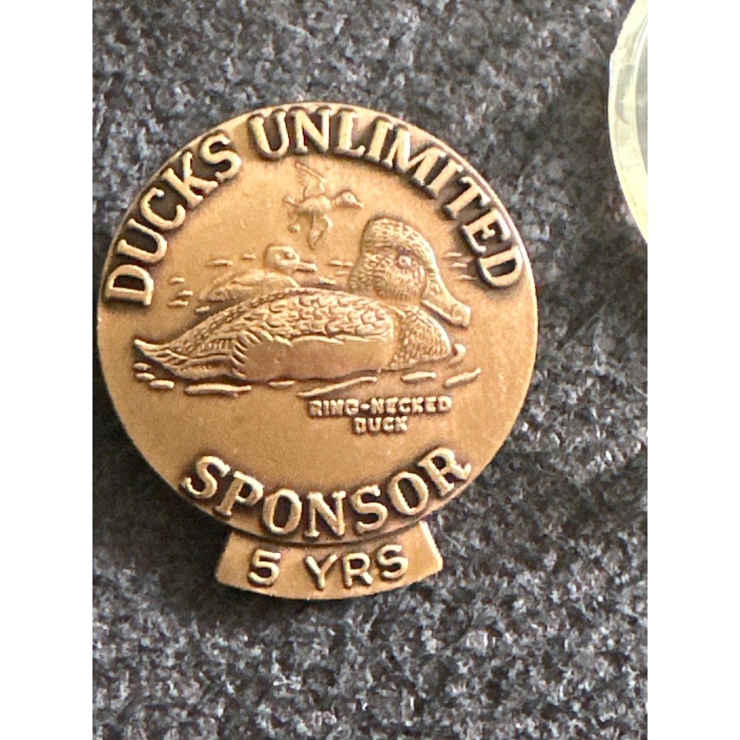 Ducks Unlimited Sponsor Bronze Pin 5 Years 1992 Larry Toschik