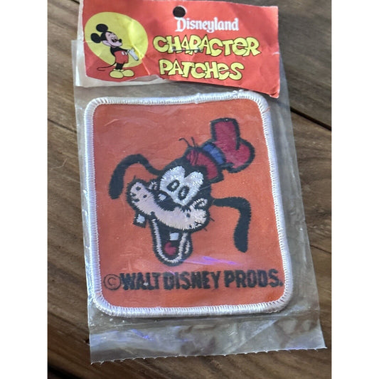 Goofy Sew on Patch Disneyland Character Patch- paper label Walt Disney Prod