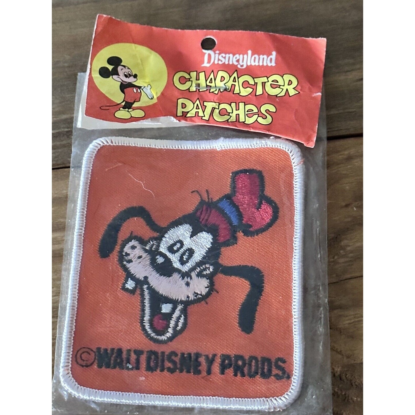 Goofy Sew on Patch Disneyland Character Patch- paper label Walt Disney Prod