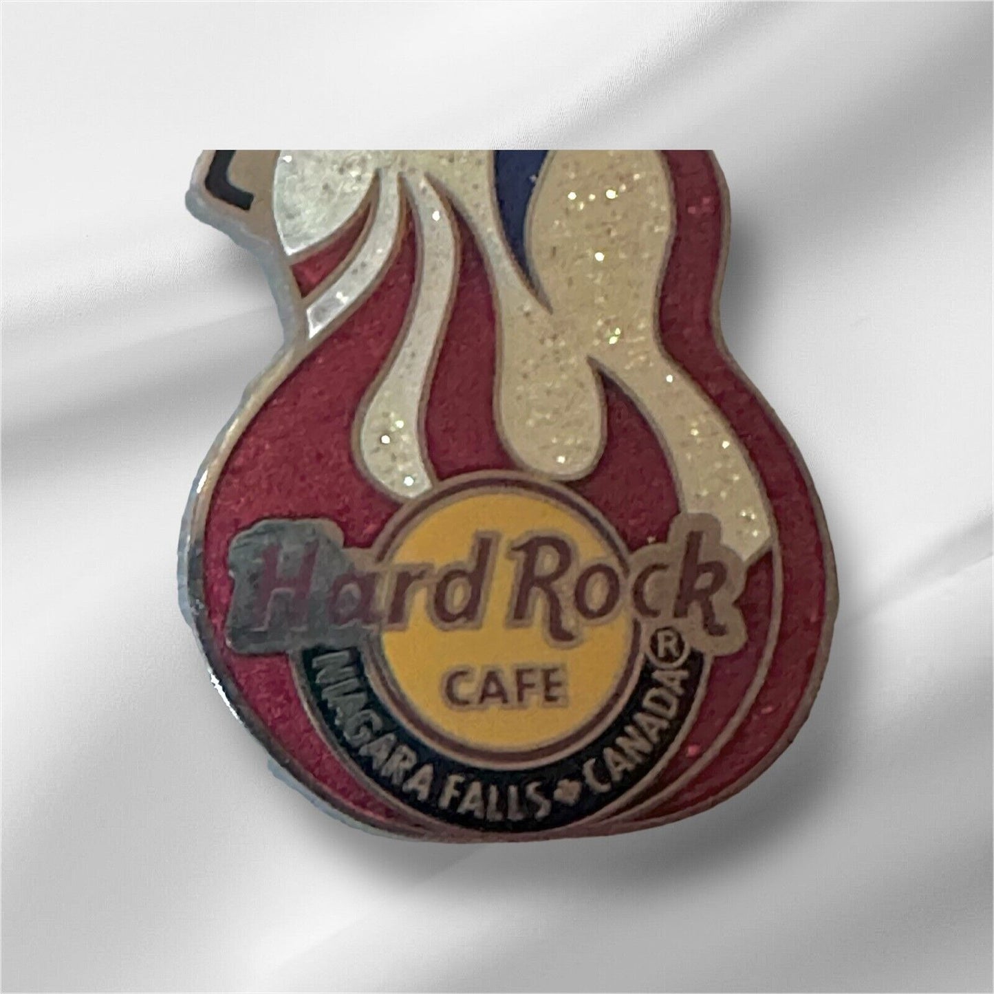 HARD ROCK CAFE NIAGARA CANADA  PIN PATRIOTIC FLAG GUITAR RED WHITE BLUE STARS LE