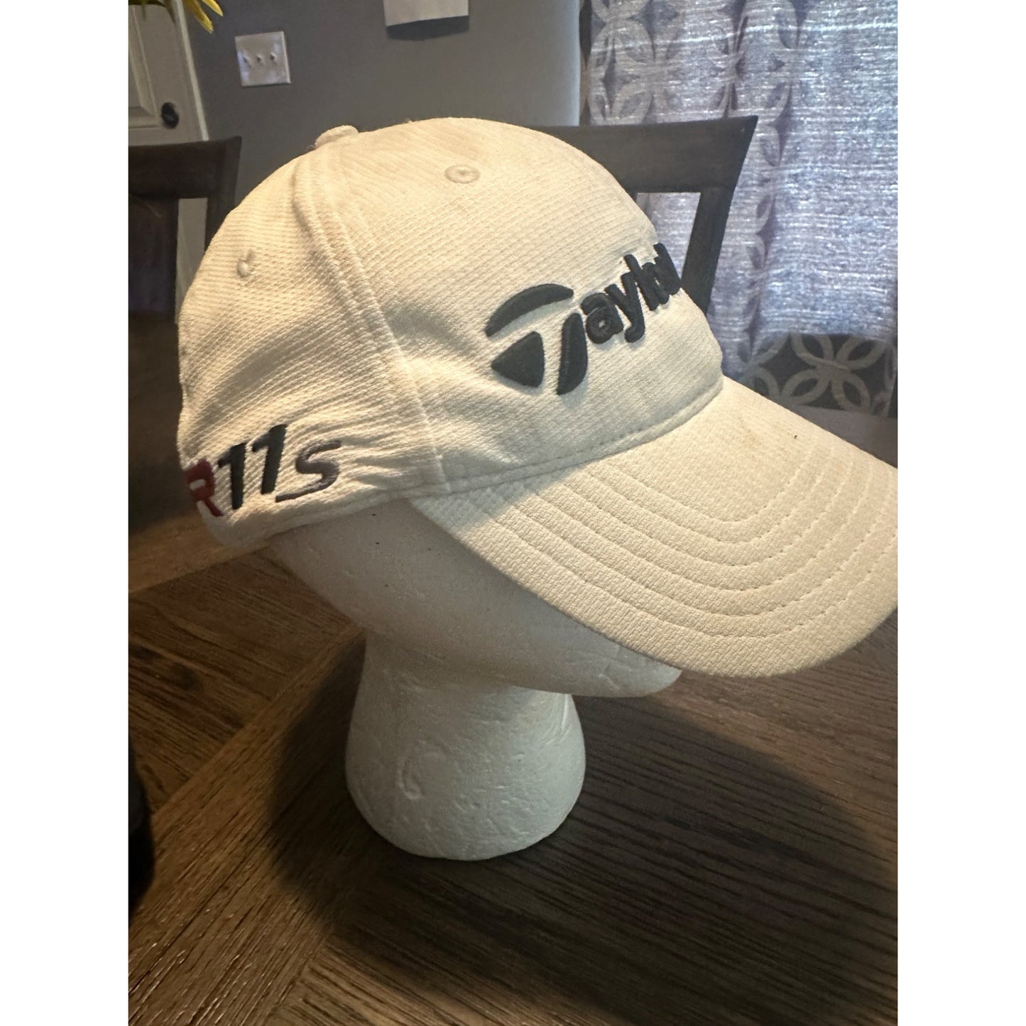 TaylorMade R11S REZ Adjustable Golf Cap off white black