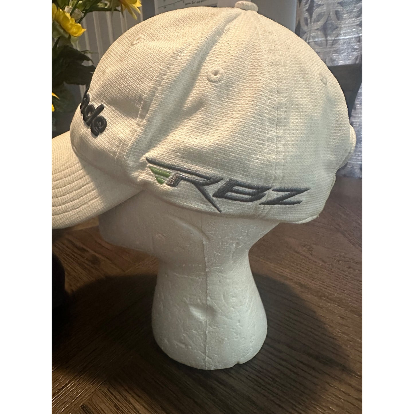 TaylorMade R11S REZ Adjustable Golf Cap off white black