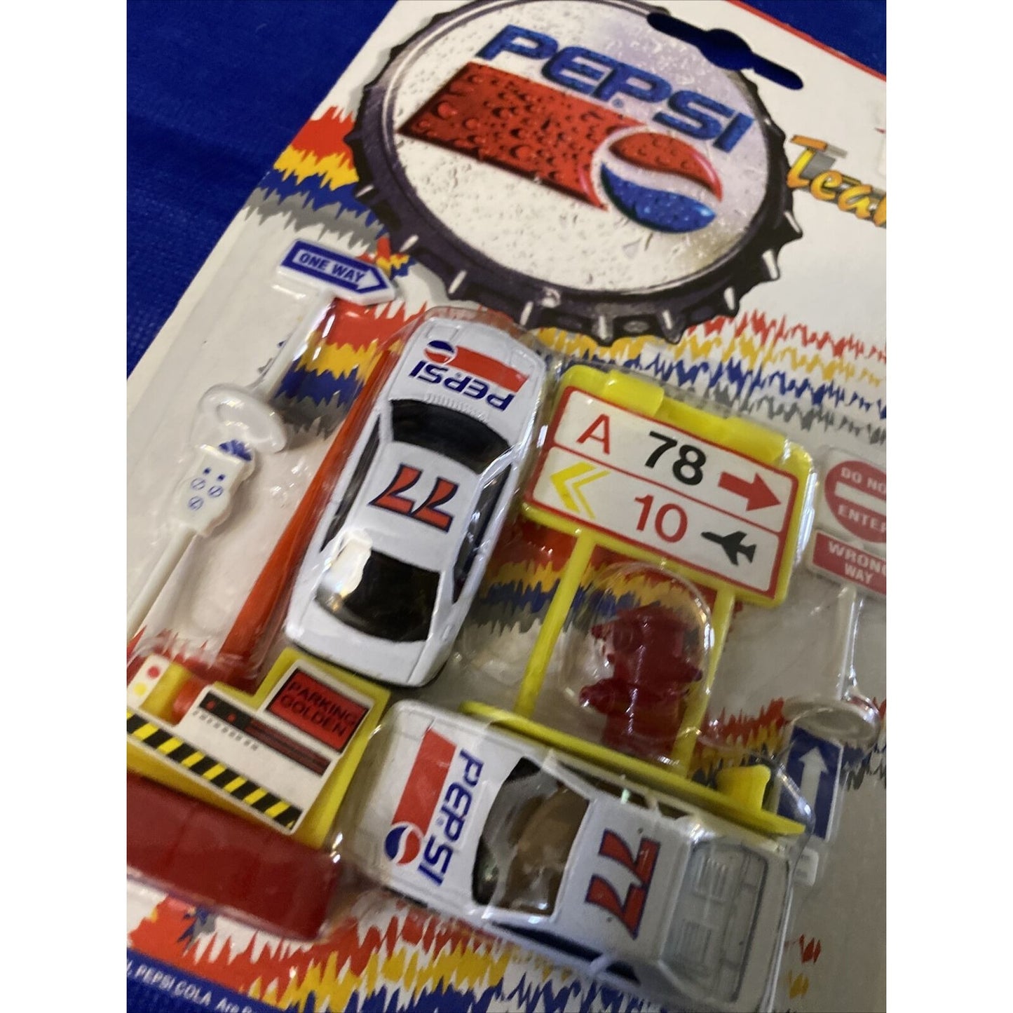 Golden Wheel Die Cast Metal Team Pepsi #77 Airport gate #19272J Coupe