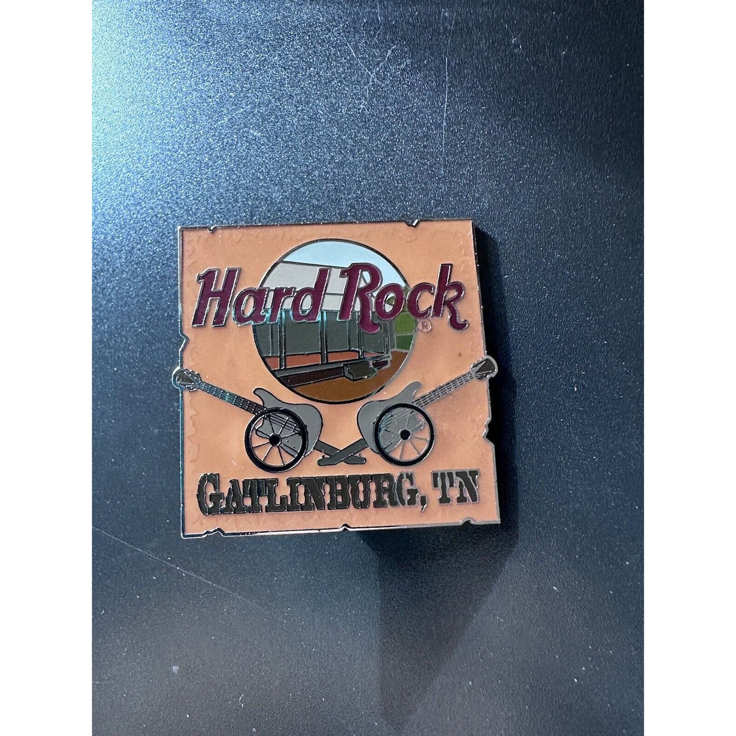 Hard Rock Cafe Pin Gatlinburg Tennessee City Tee Shirt Guitar Cannons- 2005