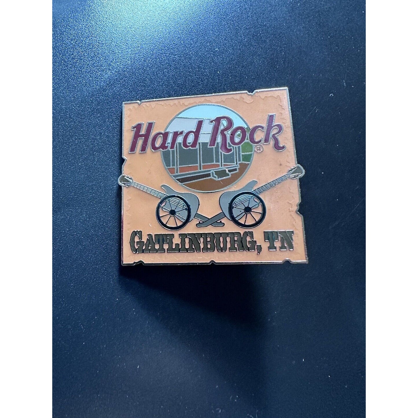 Hard Rock Cafe Pin Gatlinburg Tennessee City Tee Shirt Guitar Cannons- 2005