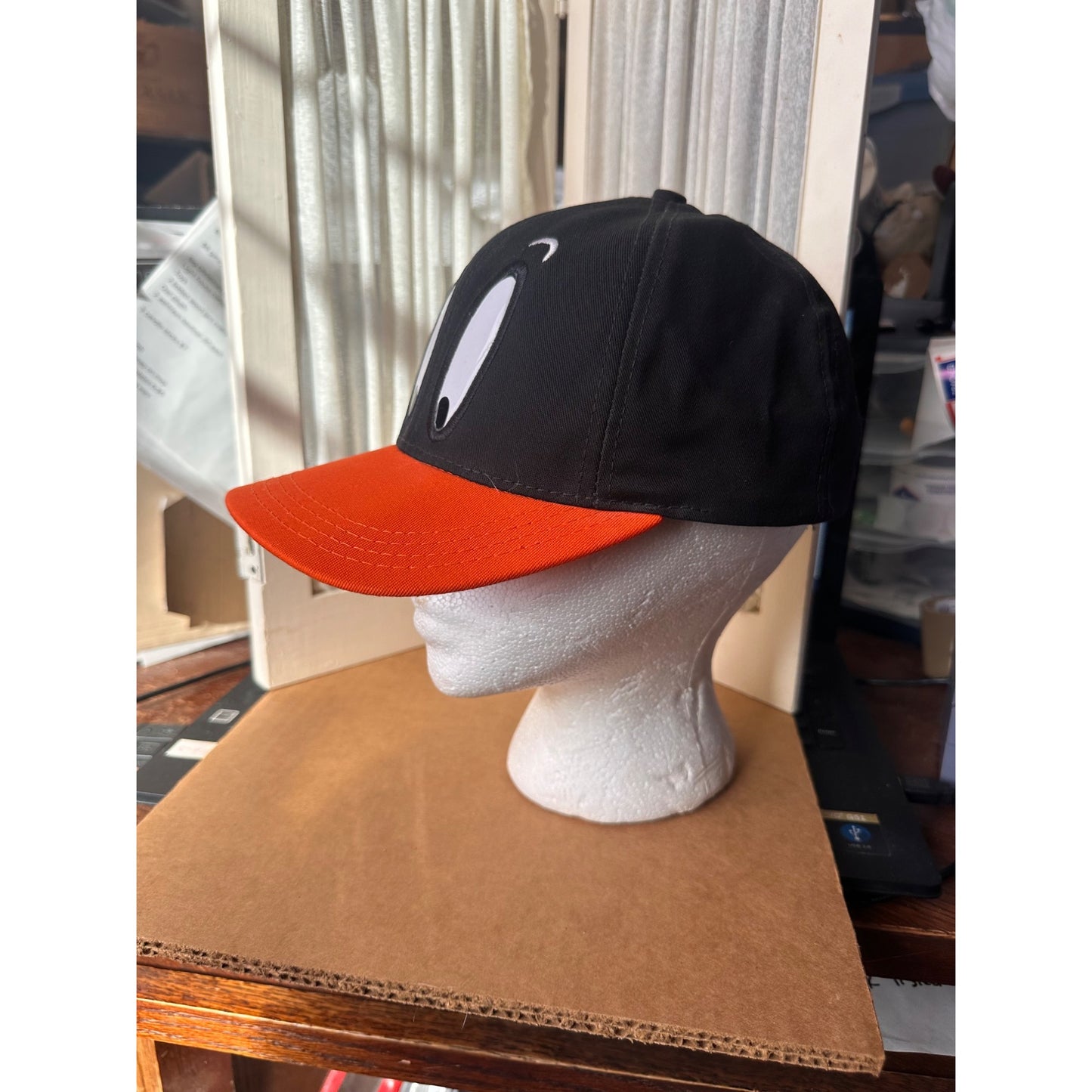 Daffy Duck Snapback Hat Cartoon Eyes & Orange Brim Warner bros store vtg