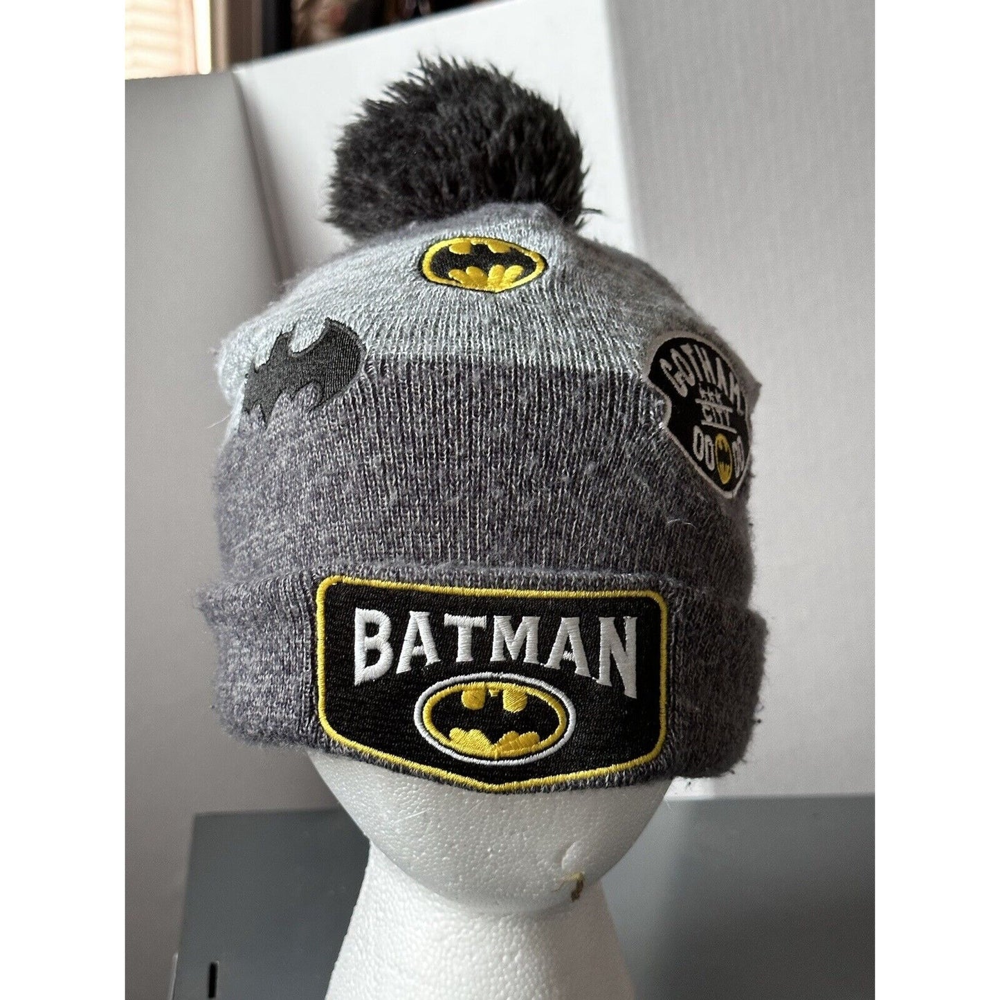 BATMAN KIDS BEANIE HAT DC COMICS BATMAN LOGO GRAY CAP 2T-4T POM POM PATCHES