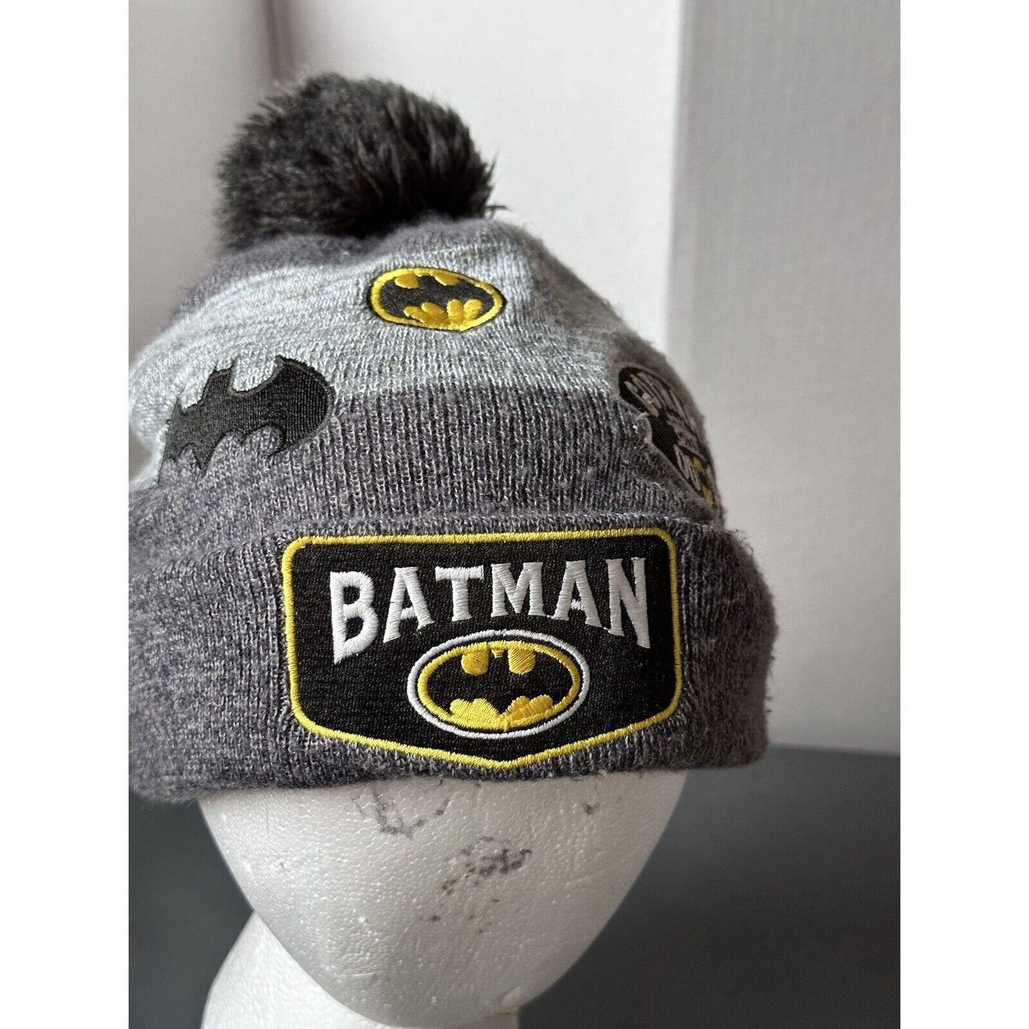 BATMAN KIDS BEANIE HAT DC COMICS BATMAN LOGO GRAY CAP 2T-4T POM POM PATCHES