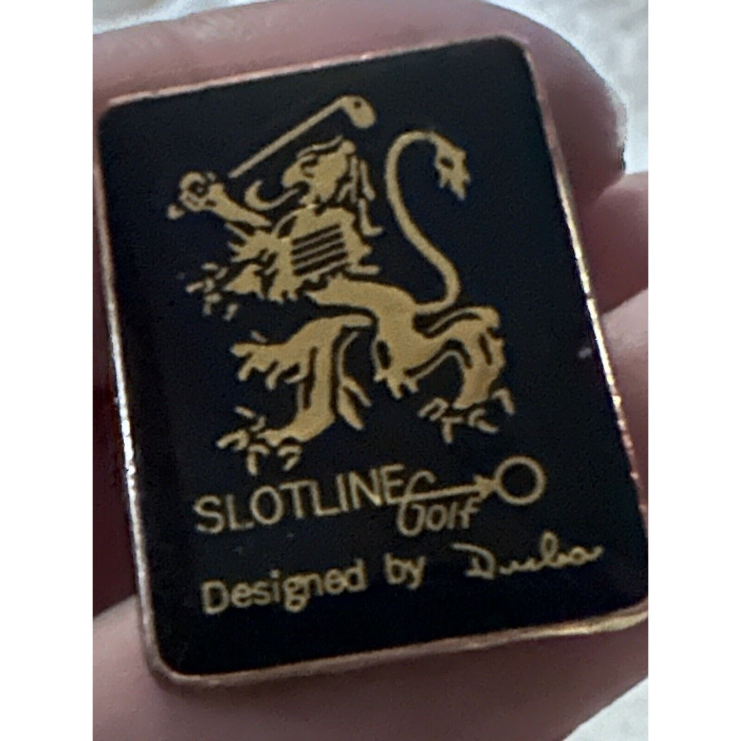 SLOTLINE GOLF PIN button GOLFER/GOLFING club ball putter RARE regal lion