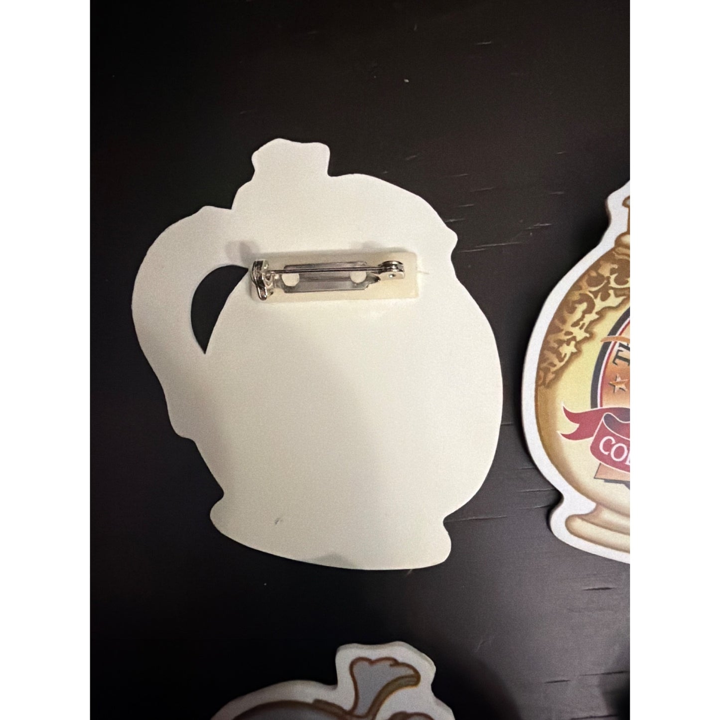 Anheuser-Busch Collectors Club Gold-Tone Mug  Buttons lot of 4