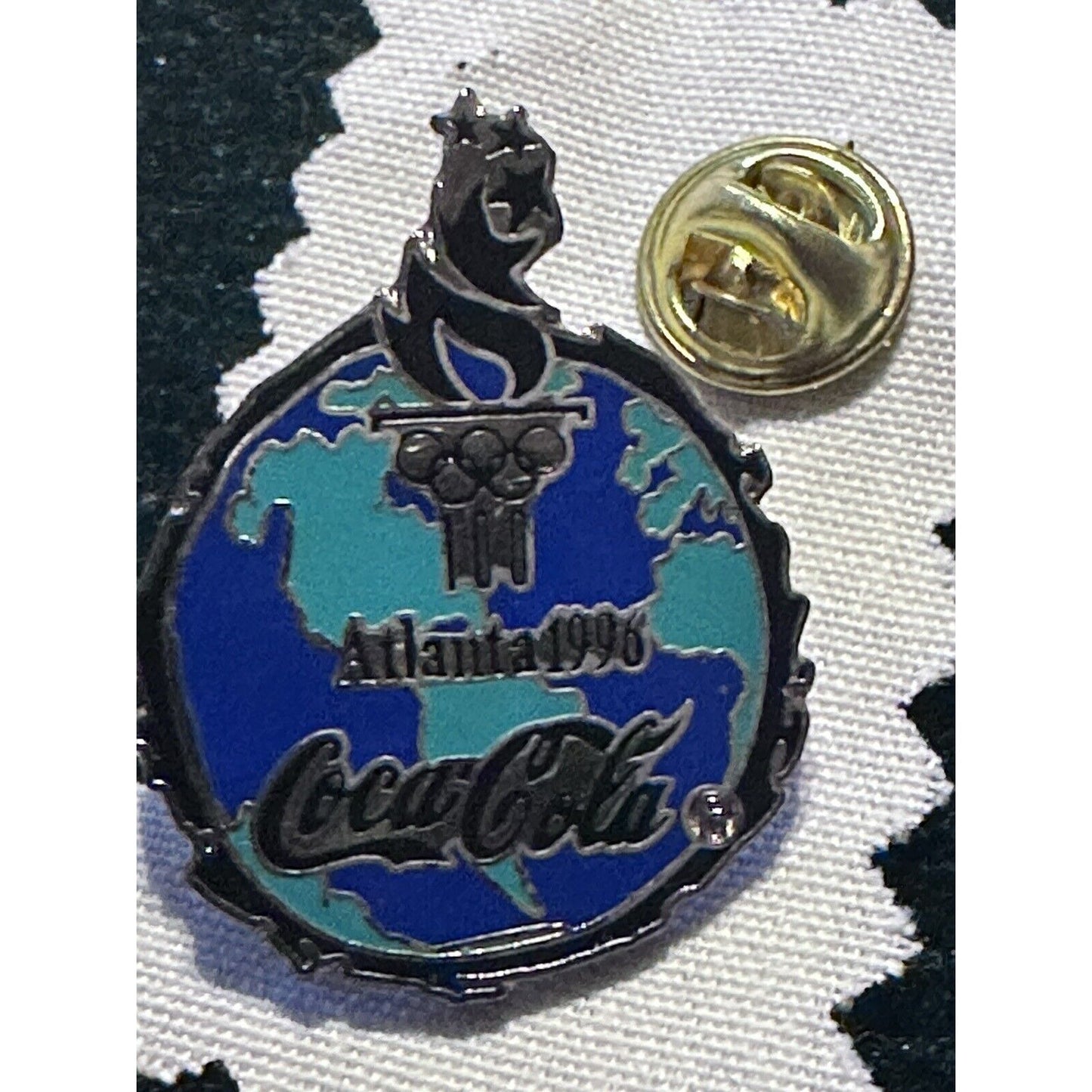 Atlanta 1996 Coca-Cola World Blue & Green Olympic Pin