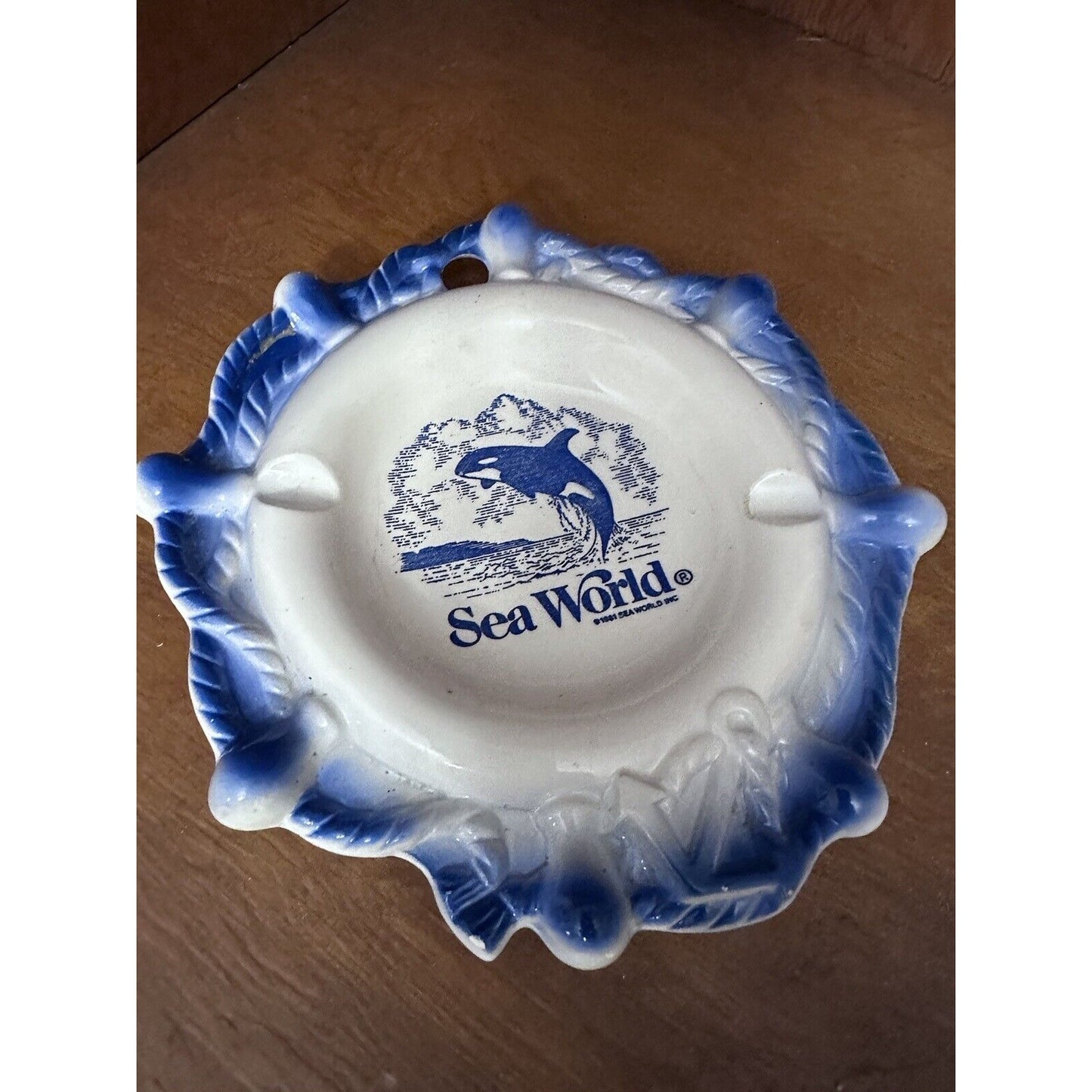 SEA WORLD - AMUSEMENT WATER PARK, Ceramic Ashtray, VINTAGE JAPAN, 1981 yr. Ohio