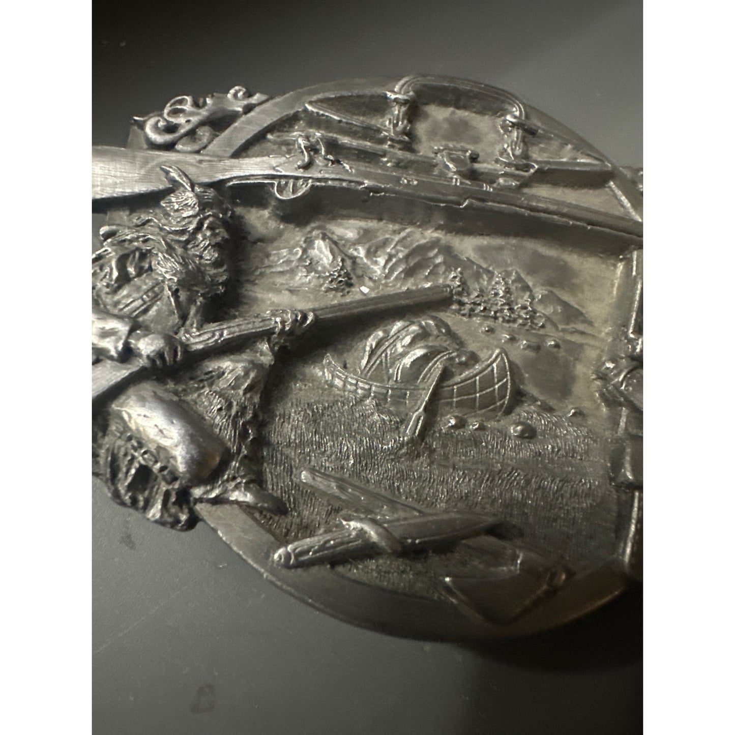 Siskiyou Belt Buckle Mountain Man fur trapper Scene Pewter Western 1984