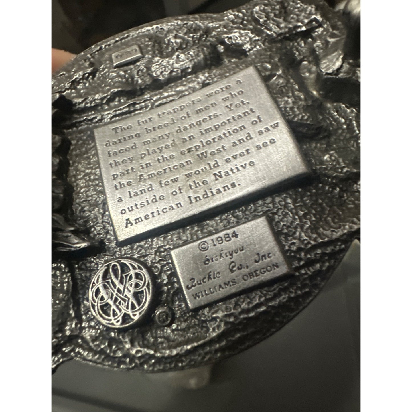 Siskiyou Belt Buckle Mountain Man fur trapper Scene Pewter Western 1984