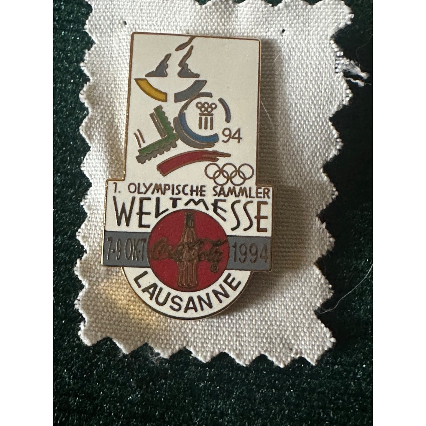 1994 Olympic Sammler Weltmesse Lausanne Pin Coca-Cola Logo 1.25" Enamel Lapel Pin